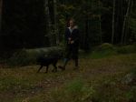 Scilla passerar förbi det som precis skamlade, detta för att bedömma om hon är berörd av upplevelsen, hon fixade det galant.